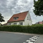 4 Vaerelses 85m2 Med 3 Sovevaerelser Og 6 Enkelt Senge Lägenhet *