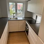 4 Vaerelses 85m2 Med 3 Sovevaerelser Og 6 Enkelt Senge *