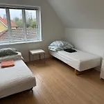 Lägenhet 4 Vaerelses 85m2 Med 3 Sovevaerelser Og 6 Enkelt Senge Odense