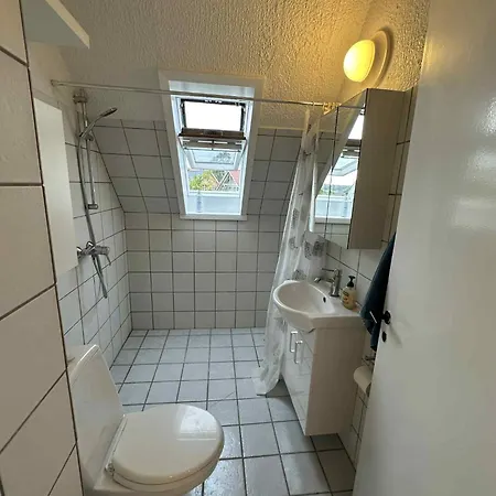 4 Vaerelses 85m2 Med 3 Sovevaerelser Og 6 Enkelt Senge * אודנזה