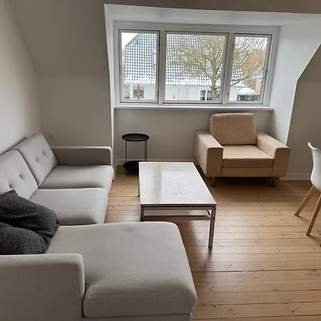 4 Vaerelses 85m2 Med 3 Sovevaerelser Og 6 Enkelt Senge