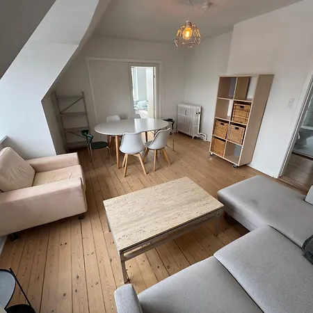 شقة 4 Vaerelses 85m2 Med 3 Sovevaerelser Og 6 Enkelt Senge *