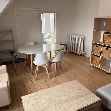 4 Vaerelses 85m2 Med 3 Sovevaerelser Og 6 Enkelt Senge شقة *