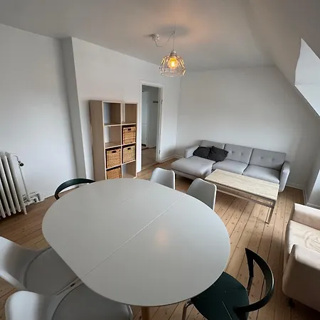 Apartamento 4 Vaerelses Lejlighed 85M2 Med 3 Sovevaerelser Og 6 Enkelt Senge *