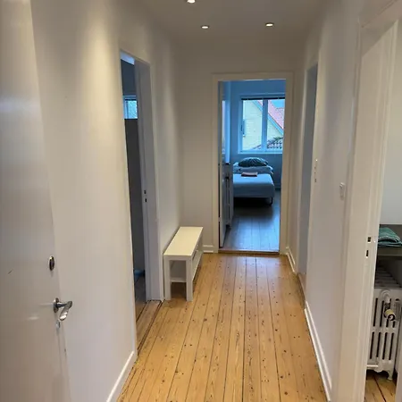 4 Vaerelses 85m2 Med 3 Sovevaerelser Og 6 Enkelt Senge * אודנזה