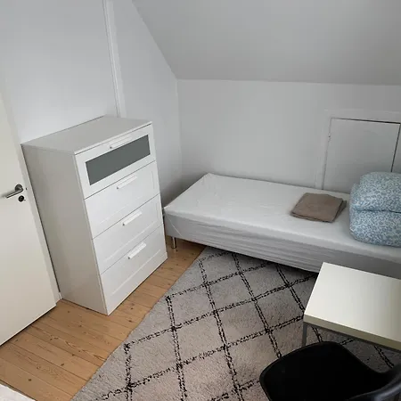 4 Vaerelses 85m2 Med 3 Sovevaerelser Og 6 Enkelt Senge Apartamento