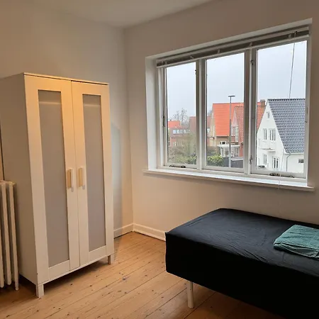 4 Vaerelses 85m2 Med 3 Sovevaerelser Og 6 Enkelt Senge Apartamento *