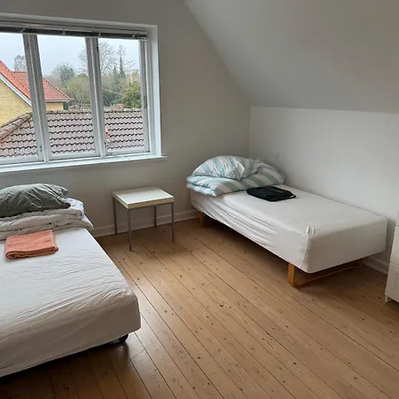 Apartamento 4 Vaerelses 85m2 Med 3 Sovevaerelser Og 6 Enkelt Senge Odense