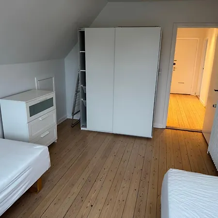 Apartamento 4 Vaerelses 85m2 Med 3 Sovevaerelser Og 6 Enkelt Senge