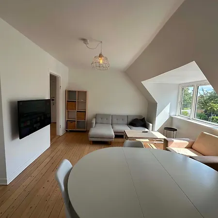 4 Vaerelses 85m2 Med 3 Sovevaerelser Og 6 Enkelt Senge דירה *